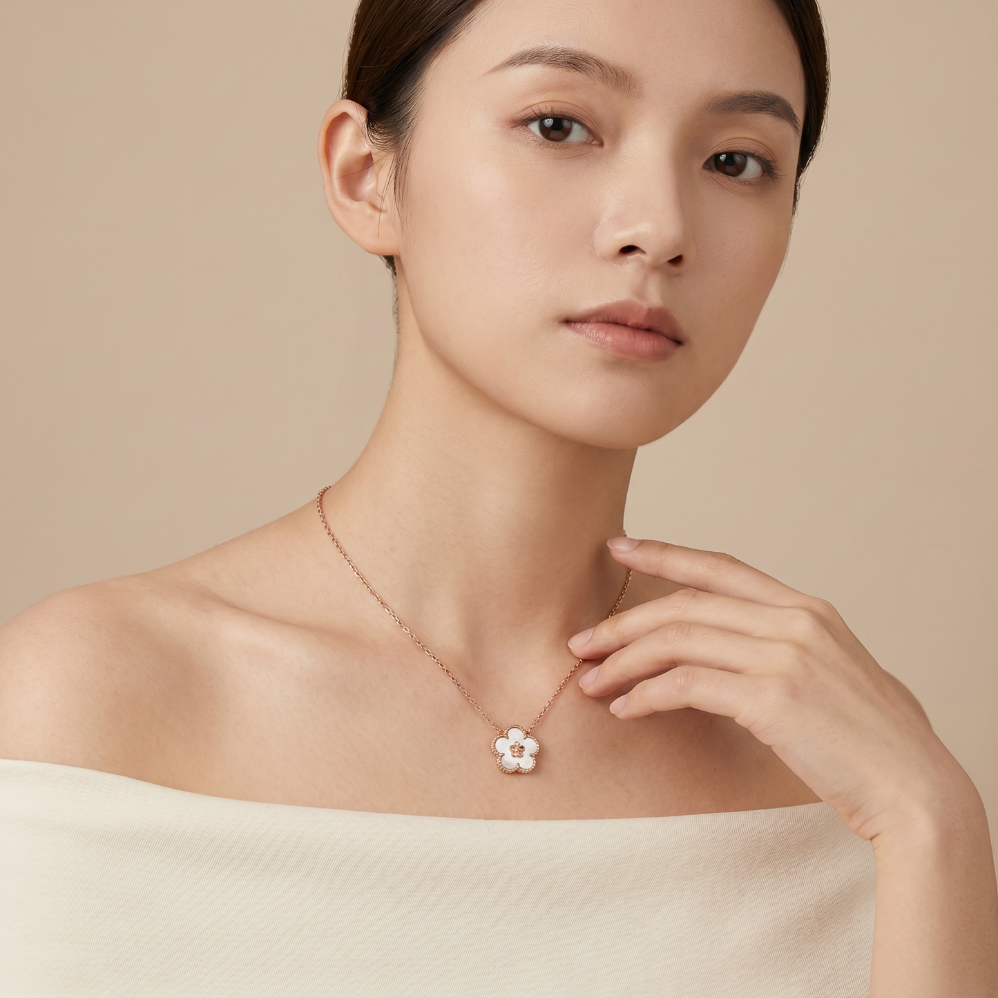Lucky Flower Motif Necklace