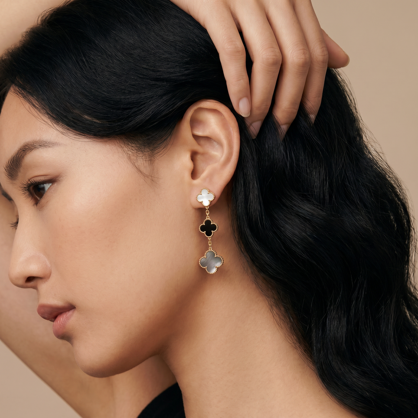 Magic Alhambra Three Pearls Motifs Earrings