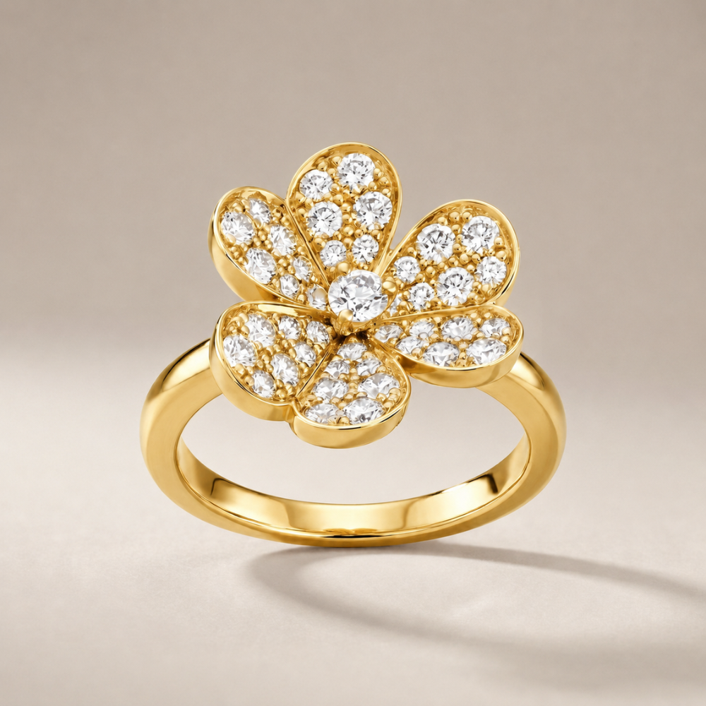 Frivole Flower Pavé Diamonds Ring