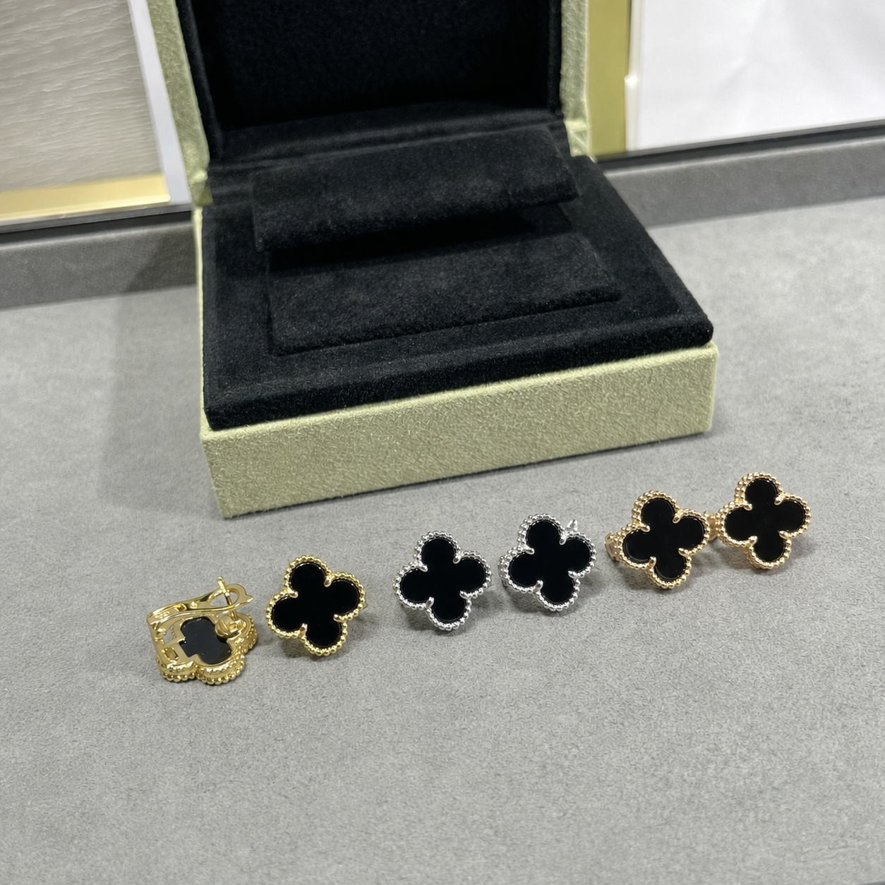 Vintage 1 Motif Black Onyx Earrings