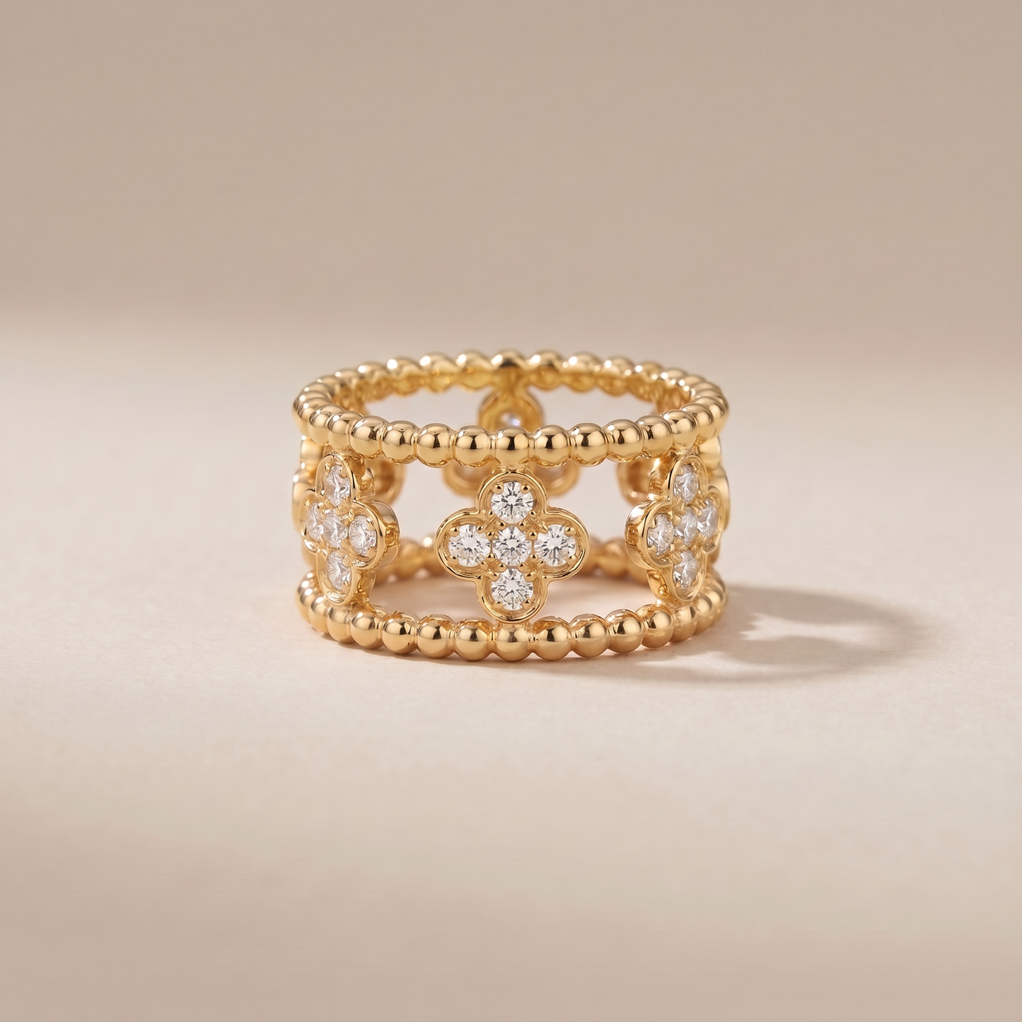 Perlée Clover Band Ring