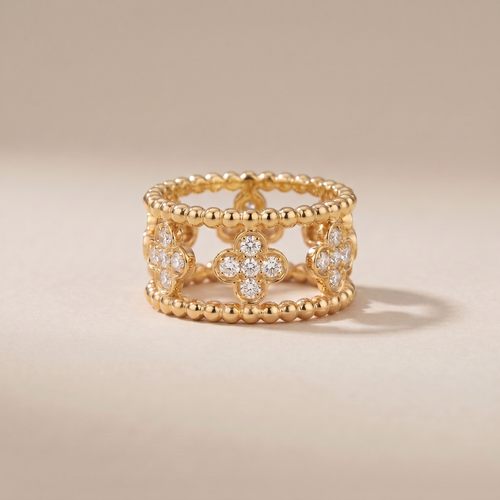Perlée Clover Band Ring