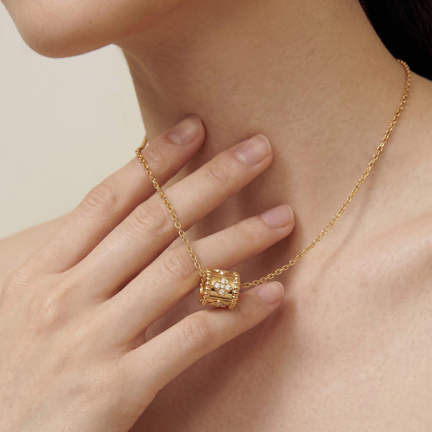 Perlée Diamonds Clovers Pendant Necklace