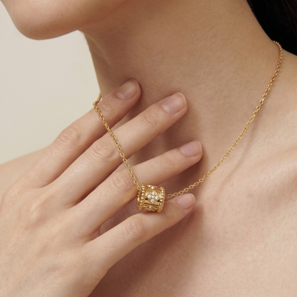 Perlée Diamonds Clovers Pendant Necklace