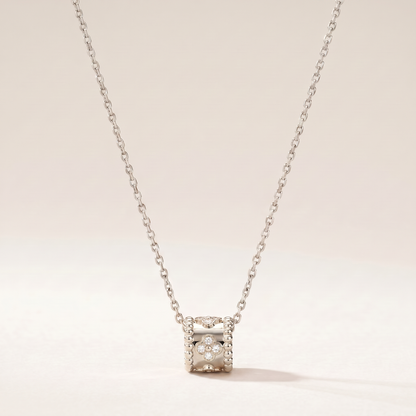 Perlée Diamonds Clovers Pendant Necklace