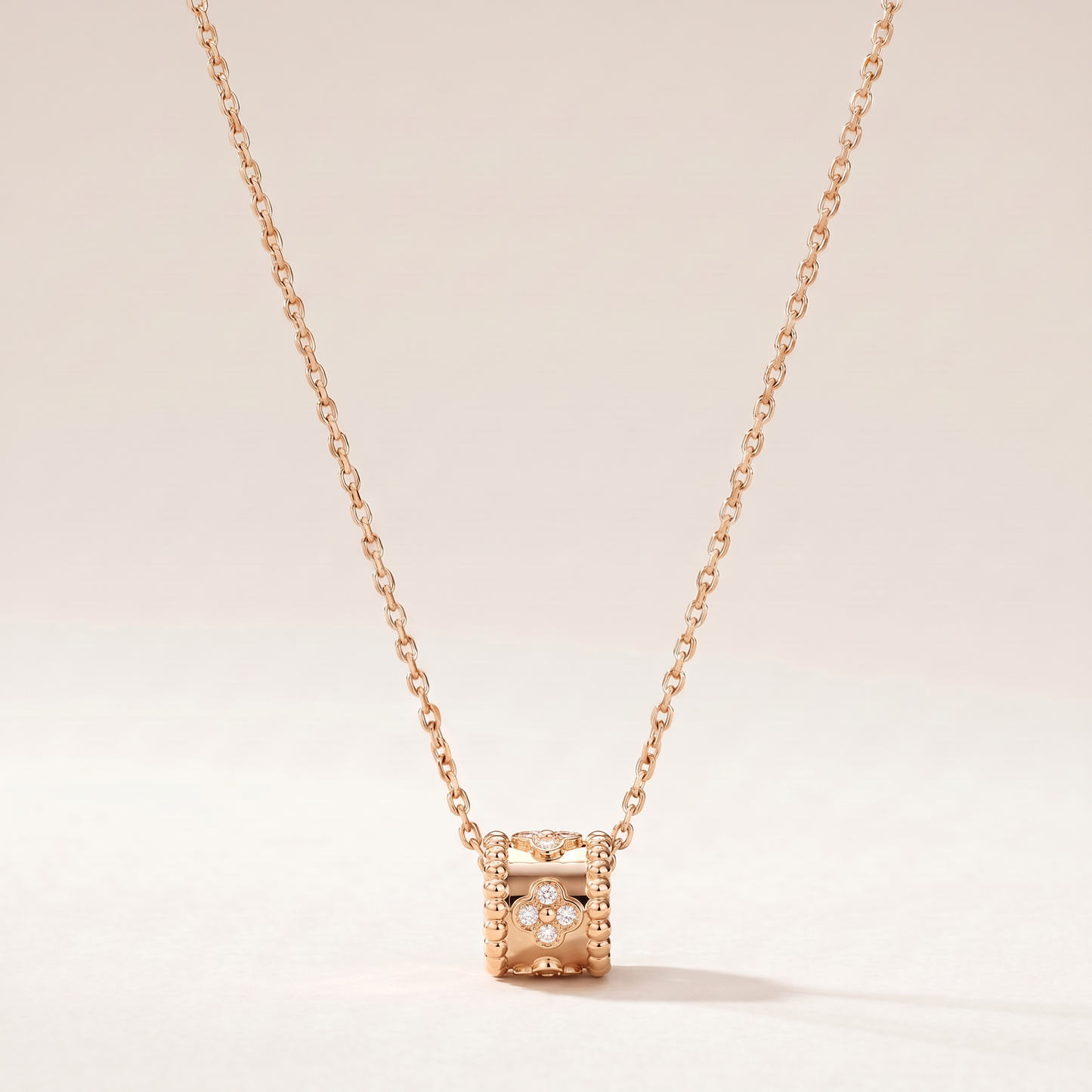Perlée Diamonds Clovers Pendant Necklace