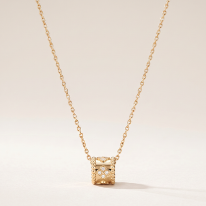 Perlée Diamonds Clovers Pendant Necklace
