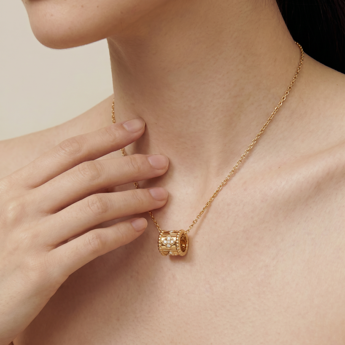 Perlée Diamonds Clovers Pendant Necklace