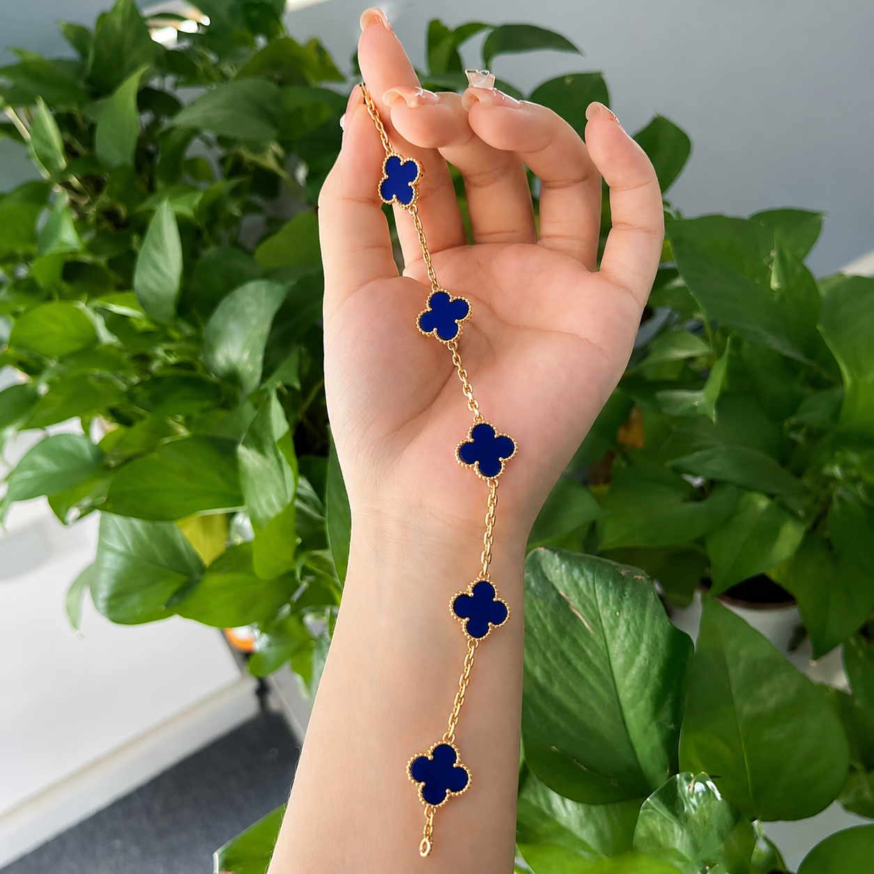 Vintage Five-Motif Blue Stone Clover Bracelet