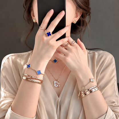 Vintage Five-Motif Blue Stone Clover Bracelet
